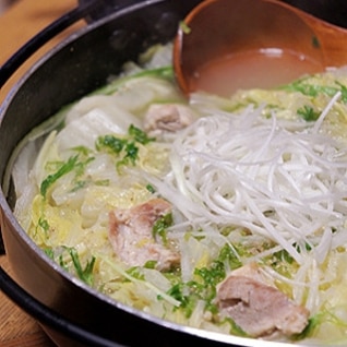 白菜と鶏肉の白湯スープ鍋